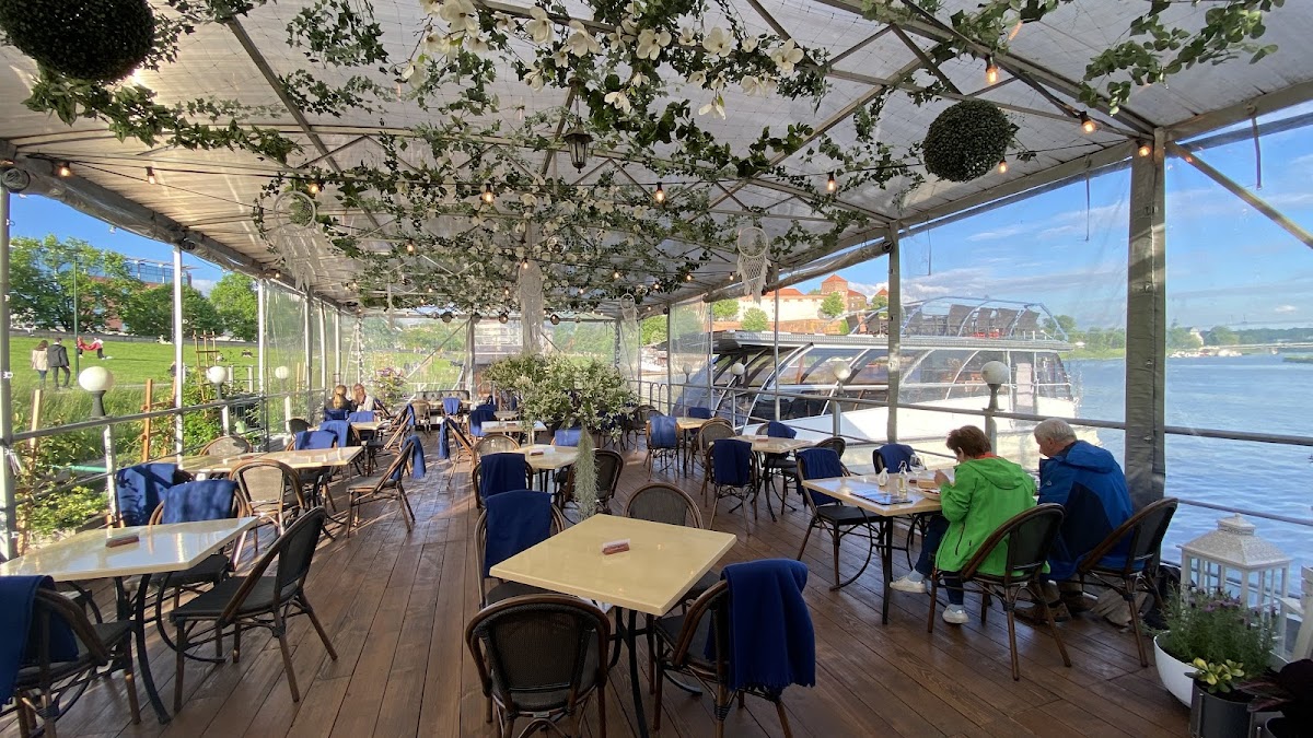 Wislany Ogrod & Statek Sobieski